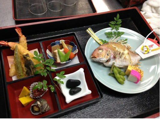 奴のお食い初め膳の画像