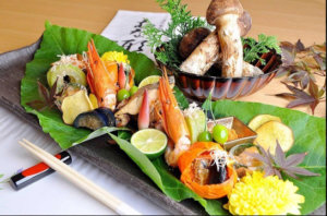 むね形のコース料理の画像